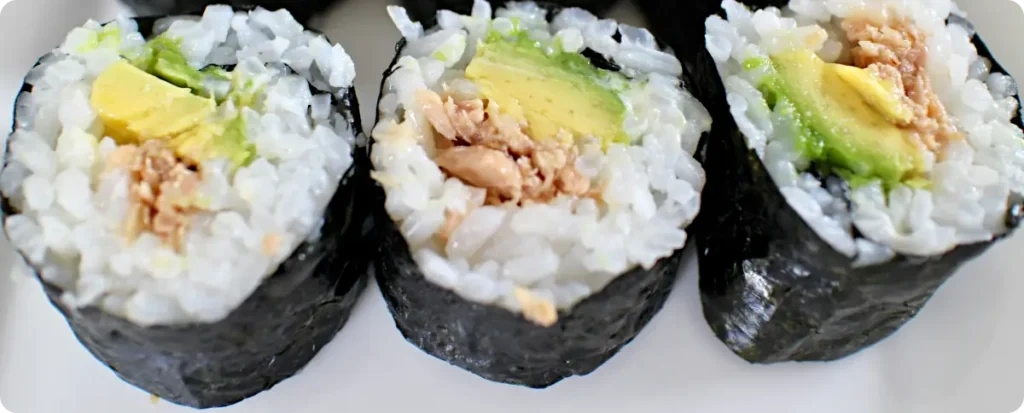 Easy packed lunches for adults: Tuna and Avocado Rice Cakes